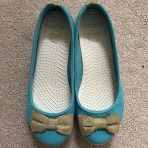 Crocs Turquoise Sz 7 Women’s Cap Toe Bow Slip On Flats Very Clean